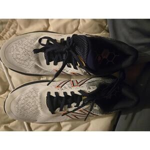 New Balance womensRunning Sneakers White Navy Size 9.5